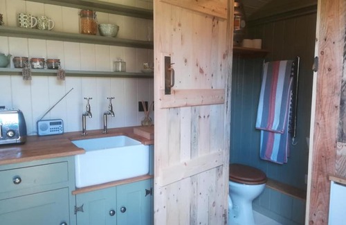Buckland Newton House | Gaggle of Geese Pub - Shepherd Huts & Bell Tents