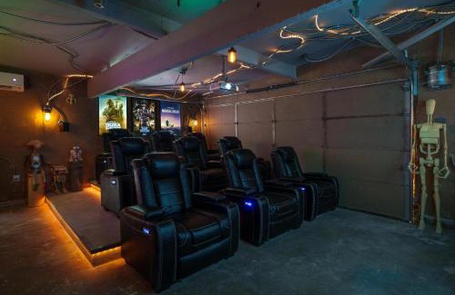 Southwest Anaheim House | Galactic Dream: Arcade, Theater, Minigolf, & more!