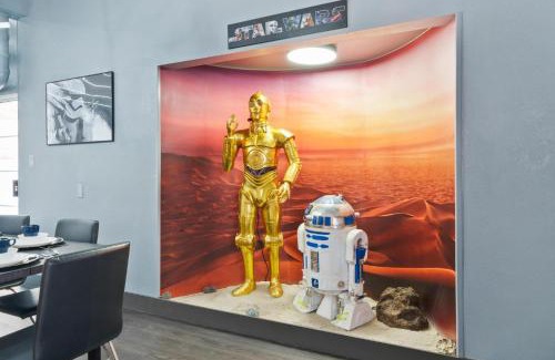 Southwest Anaheim House | Galactic Dream: Arcade, Theater, Minigolf, & more!