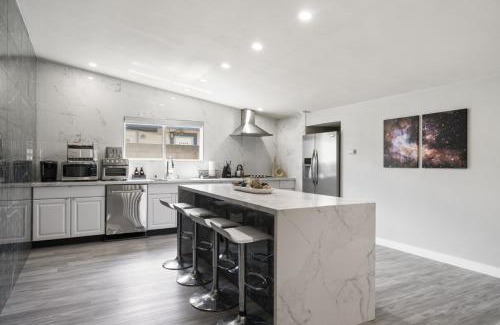 Southwest Anaheim House | Galactic Getaway Close to Disney with Pool and Games