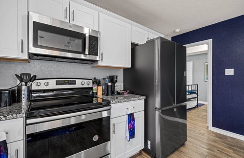 Eastside Promise Neighborhood House | Galactic Getaway : Riverwalk 7mins - BBQ & Stargazing