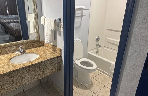 Little Rock Hotel | Galaxy Inn & Suites