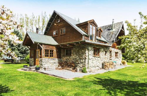 Burkes Pass House | Galexy Lounge
