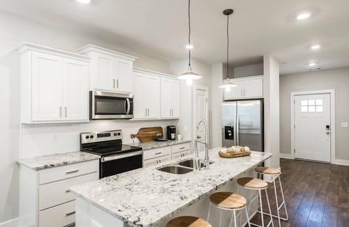 Gallatin House | Gallatin Lakeside Townhome Near Many Restaurants