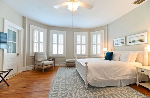 Edenton Bed & Breakfast | Galleon Room - Captain's Quarters Inn, Downtown Historic Edenton