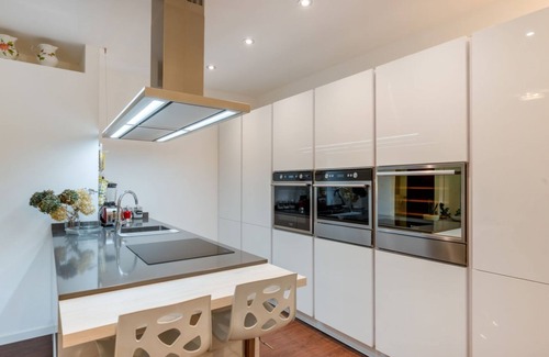 Historic Centre Apartment | Galleria Eremitani Exclusive Elegant Apartment