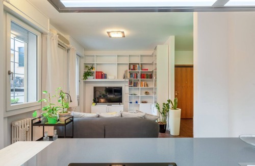 Historic Centre Apartment | Galleria Eremitani Exclusive Elegant Apartment