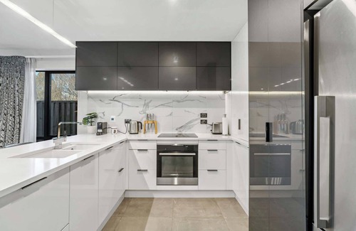 Arthur's Point Apartment | Gallerie Coronet Summ