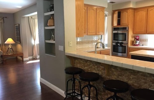 Folsom House | Gallinger · Fabulous Grand Home Pool~Jacuzzi Central Walkable