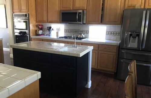 Folsom House | Gallinger · Fabulous Grand Home Pool~Jacuzzi Central Walkable