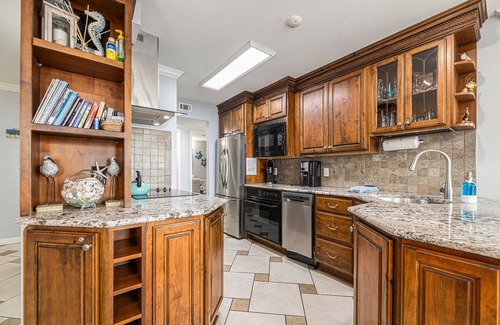 Galveston Condo | Galveston 2/2 Gulf Front - Heated Pool, 2 Hot Tubs, W/D in Unit