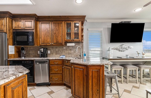 Galveston Condo | Galveston 2/2 Gulf Front - Heated Pool, 2 Hot Tubs, W/D in Unit