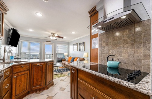 Galveston Condo | Galveston 2/2 Gulf Front - Heated Pool, 2 Hot Tubs, W/D in Unit