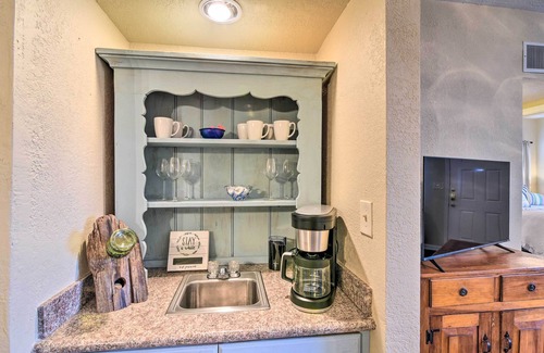 Galveston Condo | Galveston East End Condo w/Pool < 1 Mi to Beach!