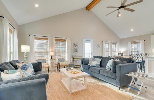 Galveston House | Galveston Home with Pool Access, Walk to Beaches!