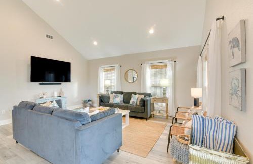 Galveston House | Galveston Home with Pool Access, Walk to Beaches!