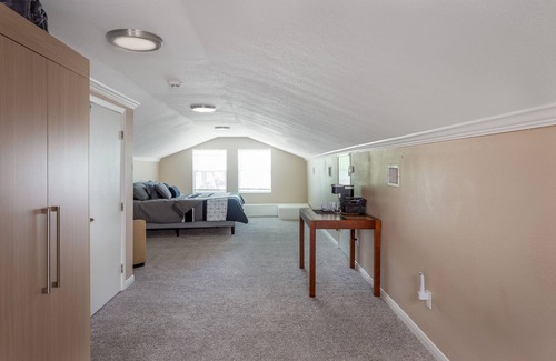 Dickinson House | Galveston/Kemah ✭3kft²✭King ✭Full Kitchen✭Parking