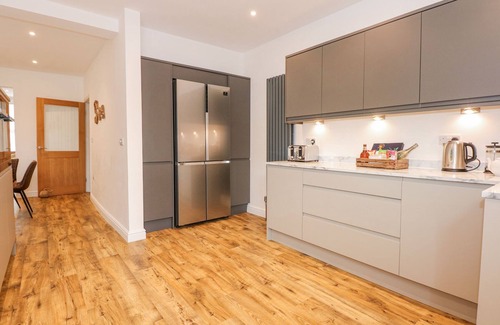 Criccieth Cottage | GALWAD Y MOR, pet friendly, country holiday cottage in Criccieth