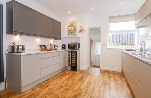 Criccieth Cottage | GALWAD Y MOR, pet friendly, country holiday cottage in Criccieth