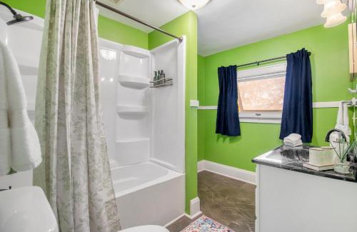 Northeast South Bend House | GAME DAY Haven- Sleeps 10, Near Notre Dame & DT!