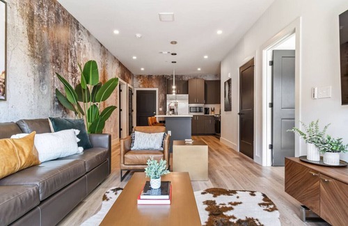 West End Apartment | Game Day HQ! Walk to Vandy *POOL* Near Broadway
