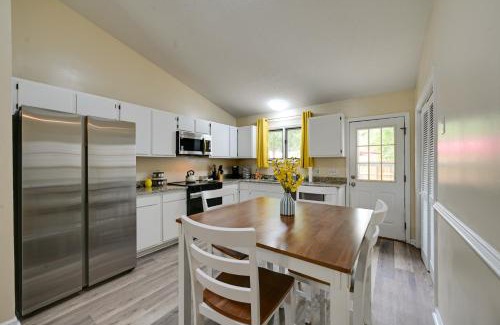 Greenville House | Game Day Ready Greenville Stay with Patio Dining