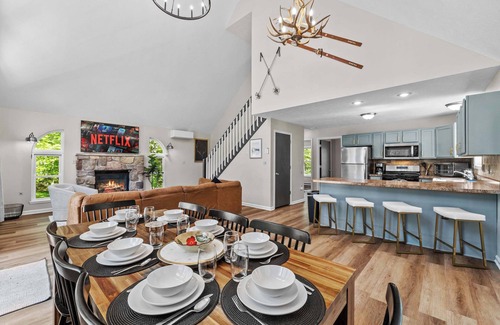 Albrightsville House | Game Room & A/C | Dog-Friendly Stay with Hot Tub