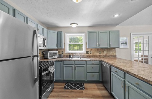 Albrightsville House | Game Room & A/C | Dog-Friendly Stay with Hot Tub
