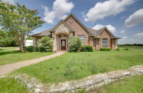 Farmersville House | Game Room and Bar Secluded Getaway in Farmersville