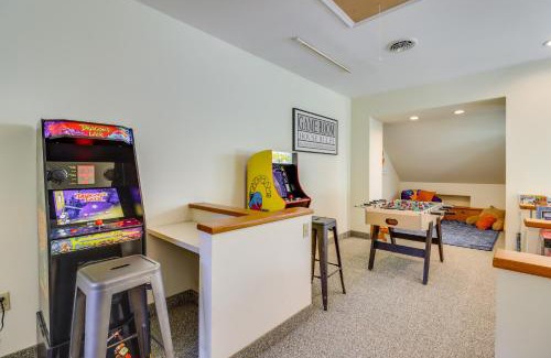 Lake Harmony Apartment | Game Room and BBQ Waterfront Lake Harmony Condo!