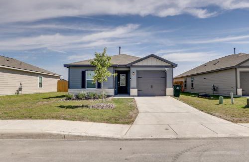 Medina Valley House | Game Room and Private Yard Modern San Antonio Home