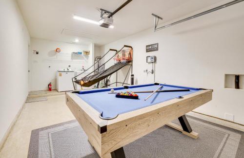 Medina Valley House | Game Room and Private Yard Modern San Antonio Home