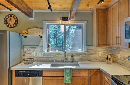 Arnold Cabin | Game Room & Deck: ‘Oso Cozy Cabin’ in Arnold!