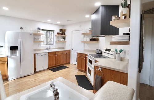 Prescott Cabin | Game Room, Fire Pit, Family & Pet Friendly