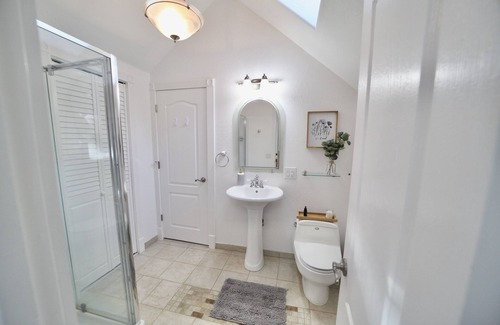 Prescott Cabin | Game Room, Fire Pit, Family & Pet Friendly
