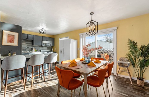 South Bend House | Game Room - Firepit - V-ball -10 min to Notre Damen