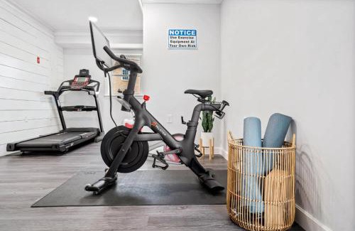 York Beach House | Game Room Home Gym 1 Mile to Beach