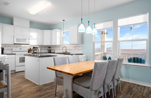 Port Aransas House | Game Room~HotTub~Shared Pool~Beach Access 2miles