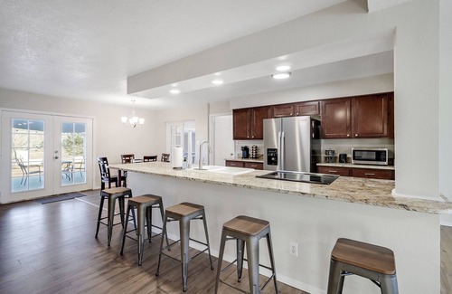 Paradise Hills Civic House | Game Room - Mountain Views - King Bed - near Golf Course - Intel - Rust Medical