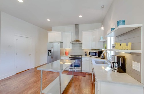 Eighth Avenue House | *Game Room* Rooftop Deck* Close to Downtown*