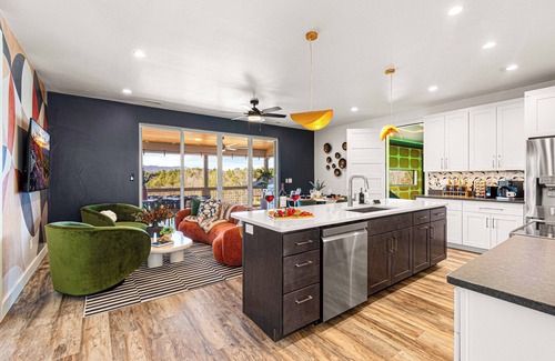 Leicester House | Game Room + Spa Stay, Sauna, Hot Tub, Dogs OK