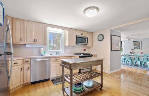 South Chatham House | Game Room Walk to Nantucket Sound!