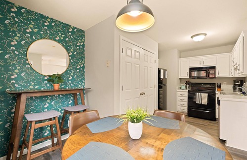 Clarksville House | Game Room♚King Bed ✩ Fenced Yard ✩ 8 Miles to Post and Pet Friendly