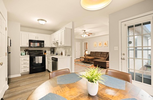 Clarksville House | Game Room♚King Bed ✩ Fenced Yard ✩ 8 Miles to Post and Pet Friendly
