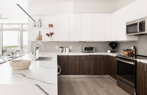 Jefferson Park Condo | Gameday Oasis | Private Balcony | Jefferson Park | Tesoro