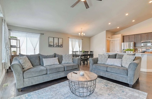 Colorado Springs House | GameRoom/3CarGarage/PoolTable/AirHockey/NearAirport/NearBase