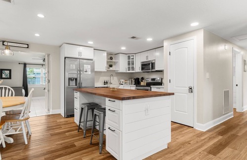Highland City House | GameRoom+Dogs+4 BR+Kids+FAST WIFI + 2 Kings