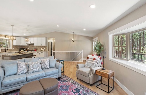 Monument House | GameRoom /FirePit /Near Ford Amphitheatre & AirForce Academy