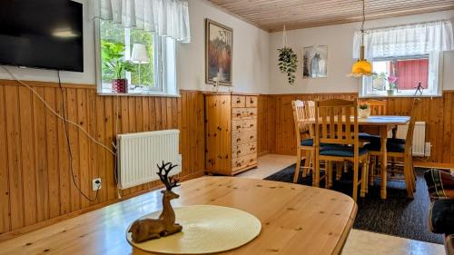 Dalskog House | Gammal björn