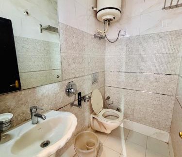 Shimla Hotel | Ganga Near Victory Tunnel & Mall Road Simla in City Center